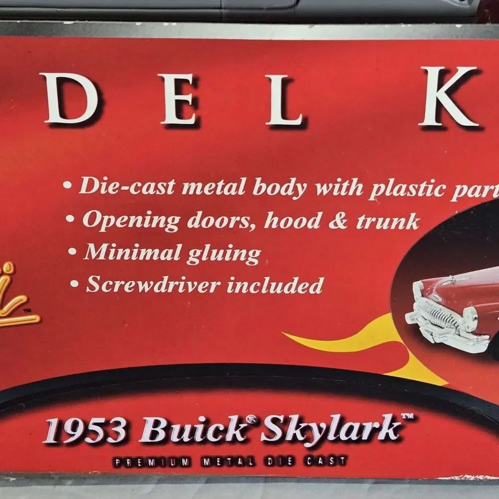 Motor Max American Graffiti 1953 Buick Skylark Candy Red 1/18 Model Kit NIB